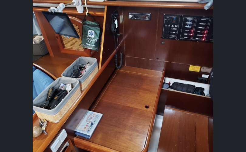 Beneteau Oceanis 381-kuva-13